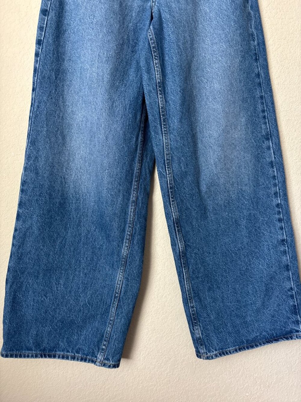 Old Navy Mid-Rise Wow Baggy Wide-Leg Jeans - Picture 5 of 11